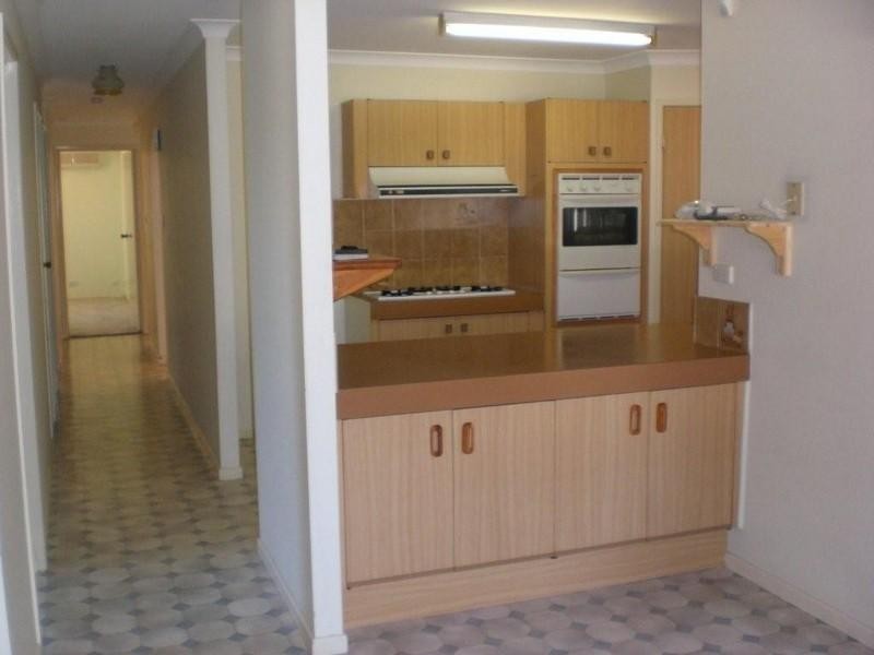 6 Jemalong Court, Springwood QLD 4127