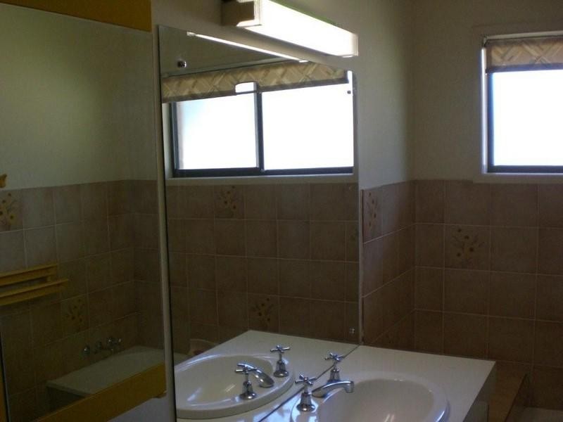 6 Jemalong Court, Springwood QLD 4127