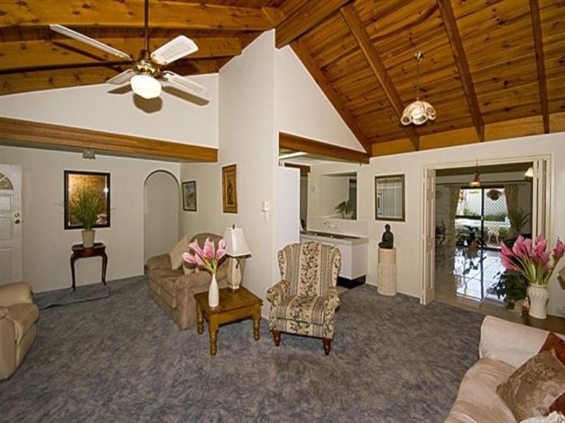 8 Jilbard Drive, Daisy Hill QLD 4127