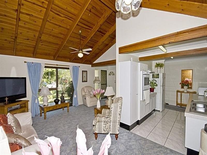 8 Jilbard Drive, Daisy Hill QLD 4127