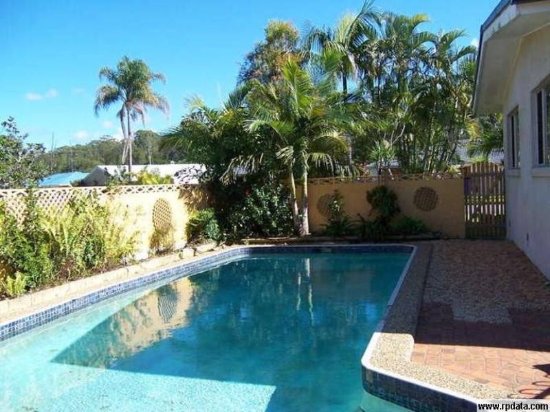 33 Whitsunday Drive, Currumbin Waters QLD 4223