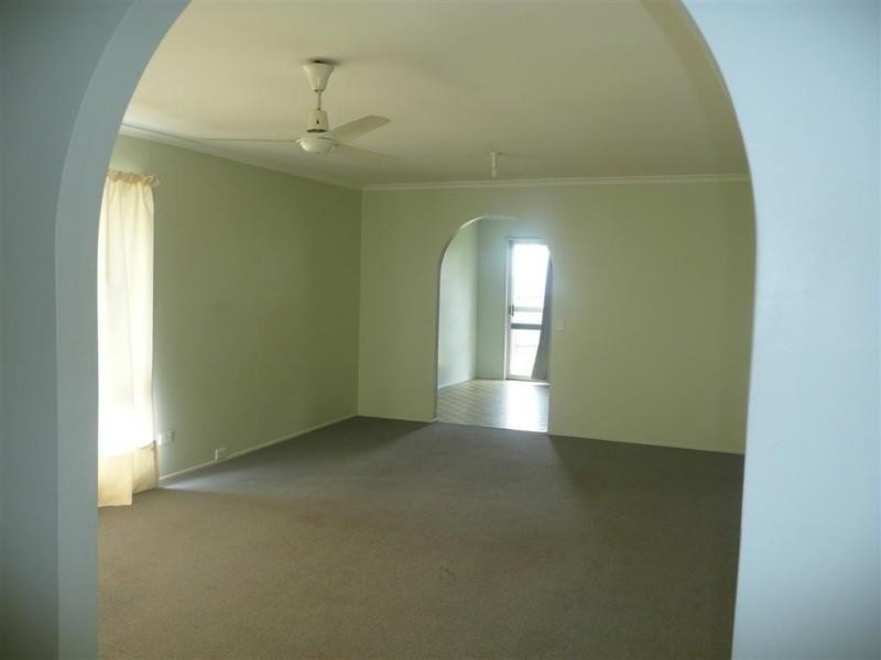 4 Young Street, Springwood QLD 4127