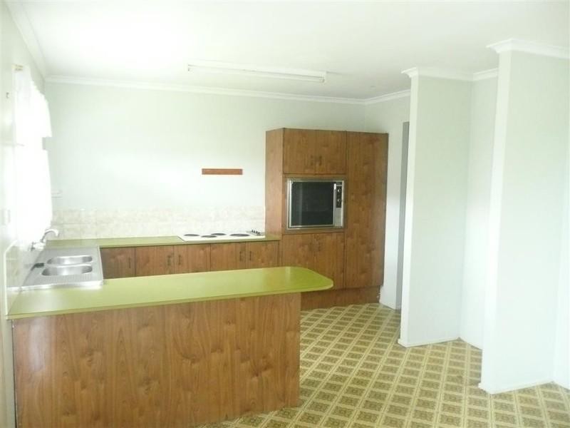 4 Young Street, Springwood QLD 4127