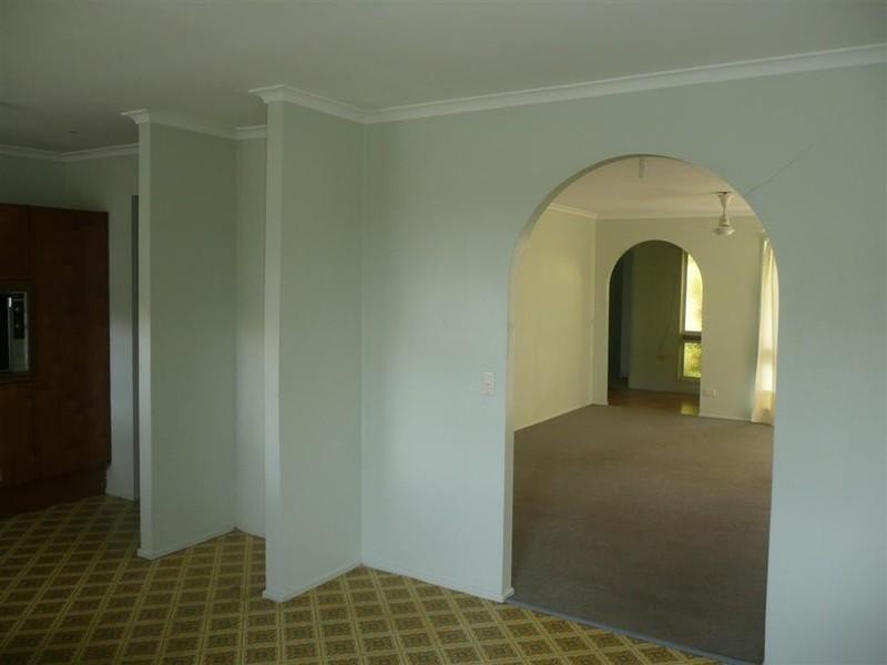 4 Young Street, Springwood QLD 4127