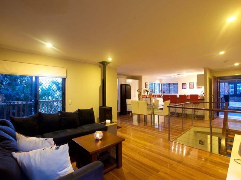 11 Cynthia Crescent, Springwood QLD 4127
