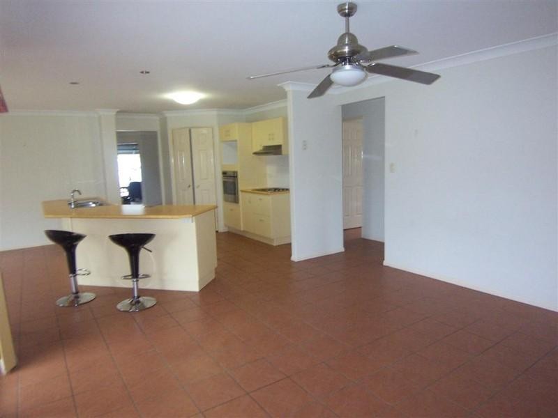 14 LAKES Entrance, Meadowbrook QLD 4131