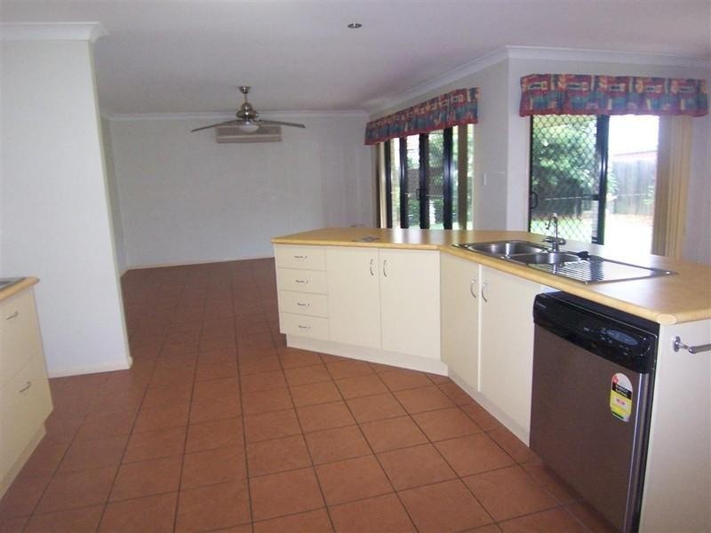 14 LAKES Entrance, Meadowbrook QLD 4131