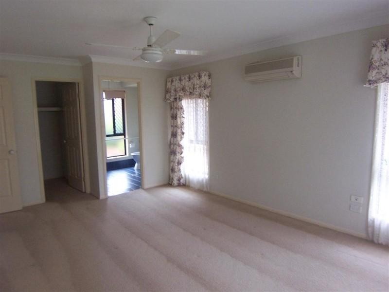 14 LAKES Entrance, Meadowbrook QLD 4131