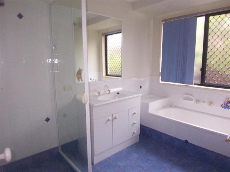 14 LAKES Entrance, Meadowbrook QLD 4131