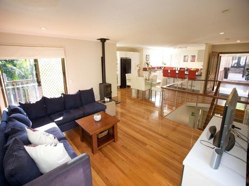 11 Cynthia Crescent, Springwood QLD 4127