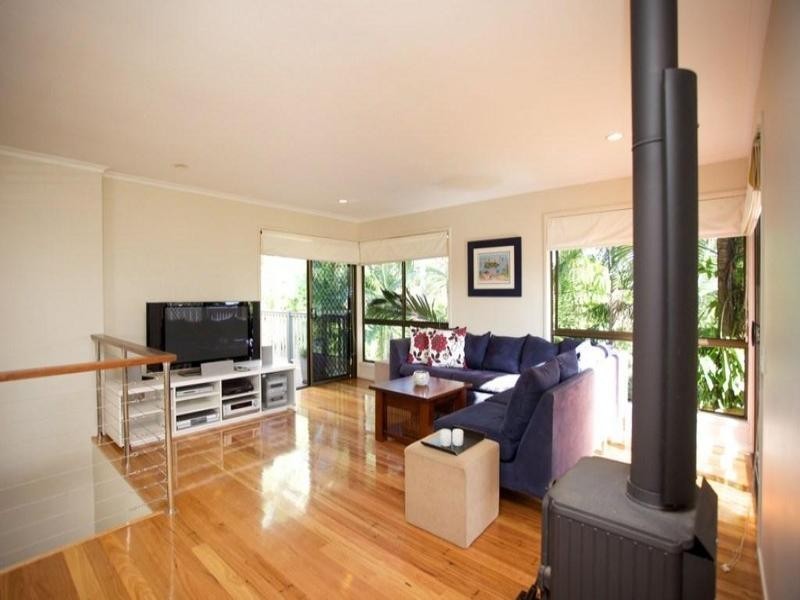 11 Cynthia Crescent, Springwood QLD 4127