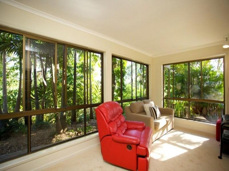 11 Cynthia Crescent, Springwood QLD 4127