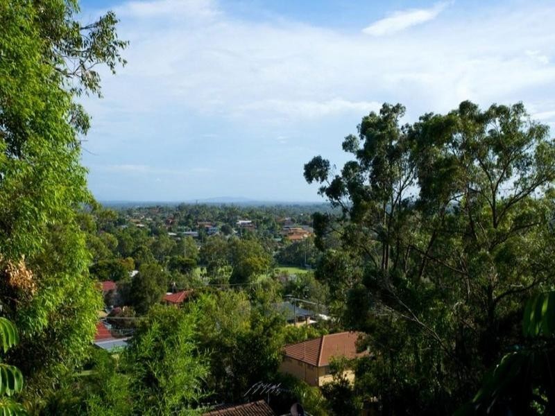 11 Cynthia Crescent, Springwood QLD 4127