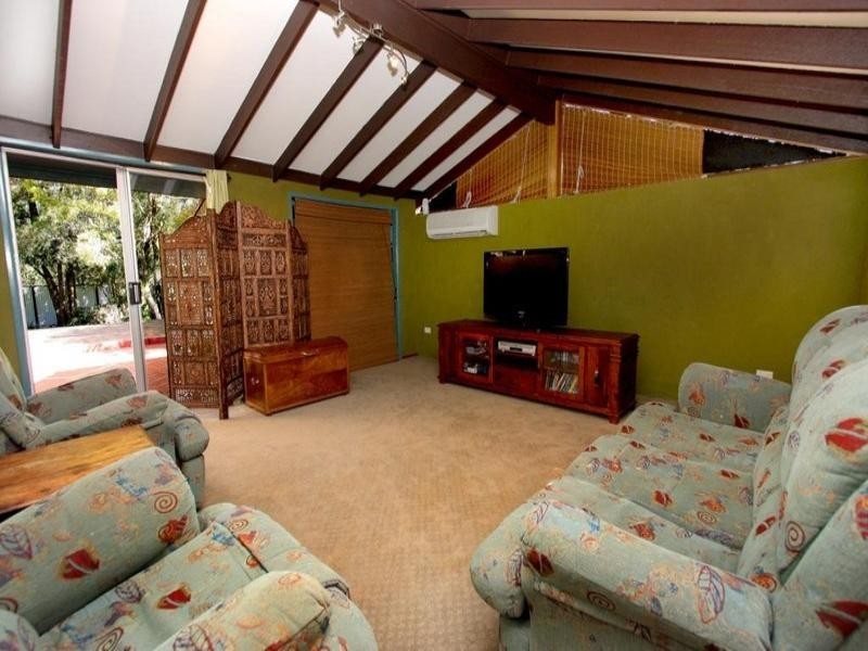 5 Deloraine Drive, Springwood QLD 4127