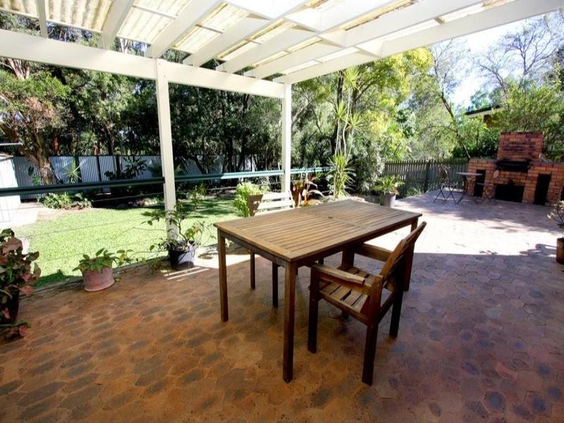 5 Deloraine Drive, Springwood QLD 4127
