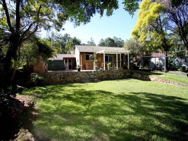 5 Deloraine Drive, Springwood QLD 4127