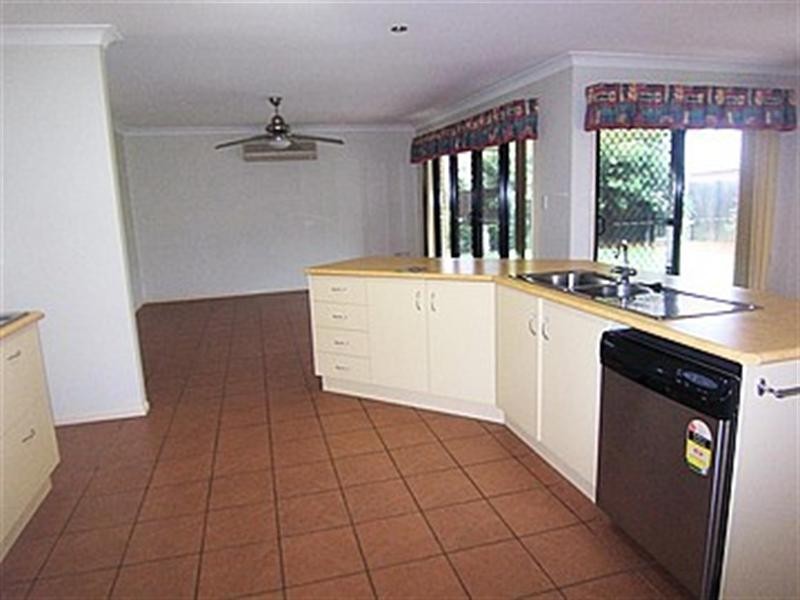 14 Lakes Entrance, Meadowbrook QLD 4131