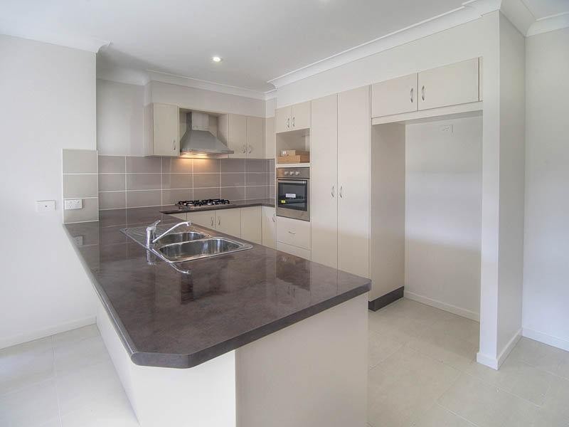 16 Kenilworth Crescent, Waterford QLD 4133