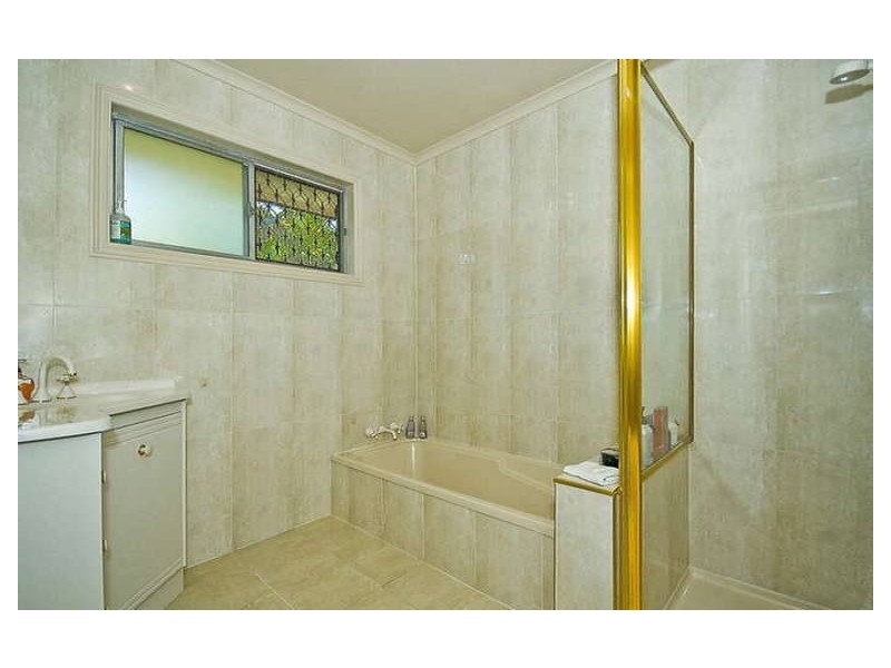 8 Jamie Grove, Springwood QLD 4127