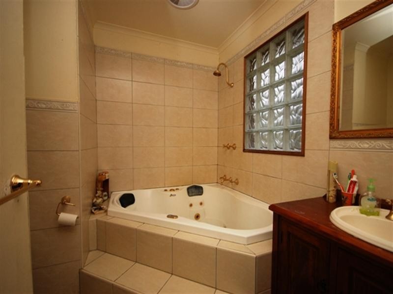 2 Aqueduct Avenue, Mount Evelyn VIC 3796