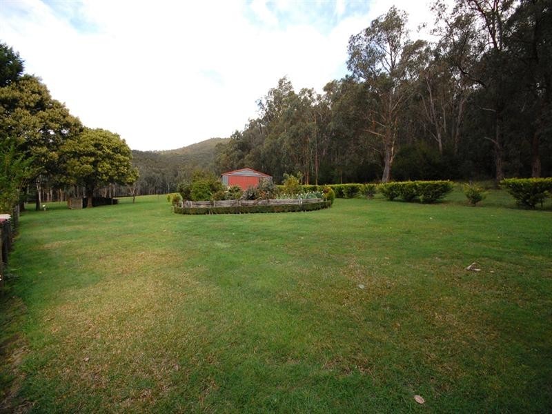 1780 Woods Point Road, Mcmahons Creek VIC 3799