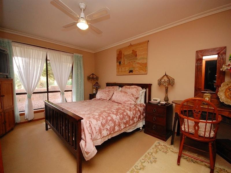 1780 Woods Point Road, Mcmahons Creek VIC 3799