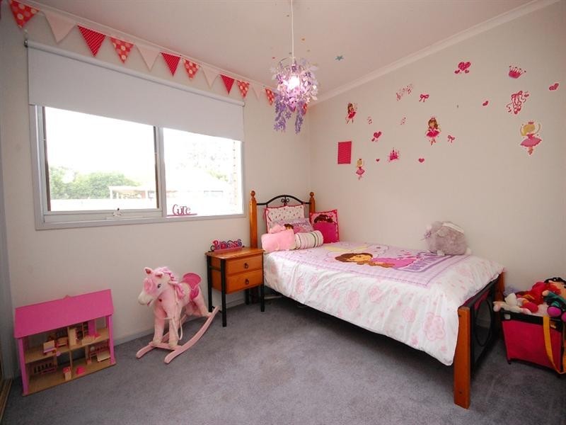 11 Leeds Drive, Kilsyth South VIC 3137