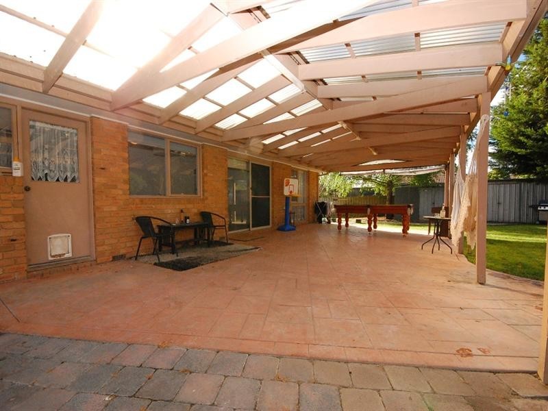 11 Leeds Drive, Kilsyth South VIC 3137