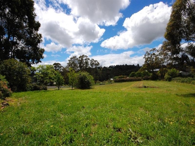 10 Lewis Road, Wandin North VIC 3139