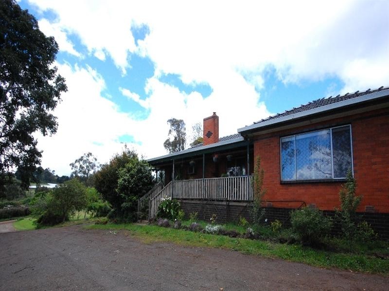 10 Lewis Road, Wandin North VIC 3139