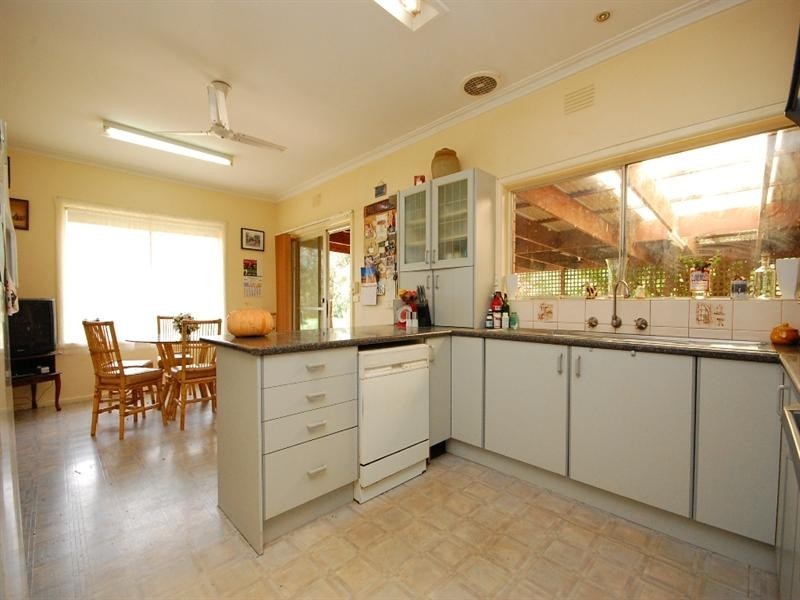 10 Lewis Road, Wandin North VIC 3139