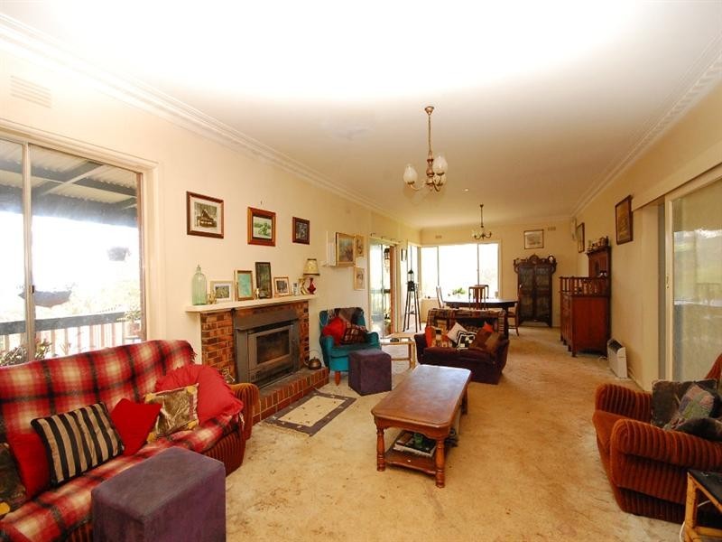 10 Lewis Road, Wandin North VIC 3139