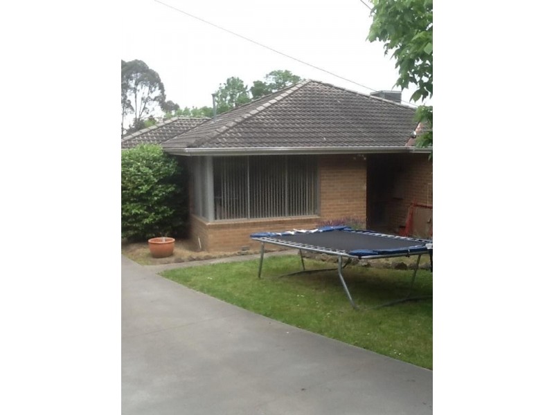 52 Cambridge Road, Kilsyth VIC 3137