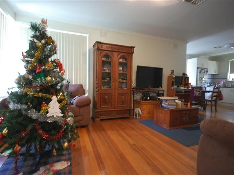 52 Cambridge Road, Kilsyth VIC 3137