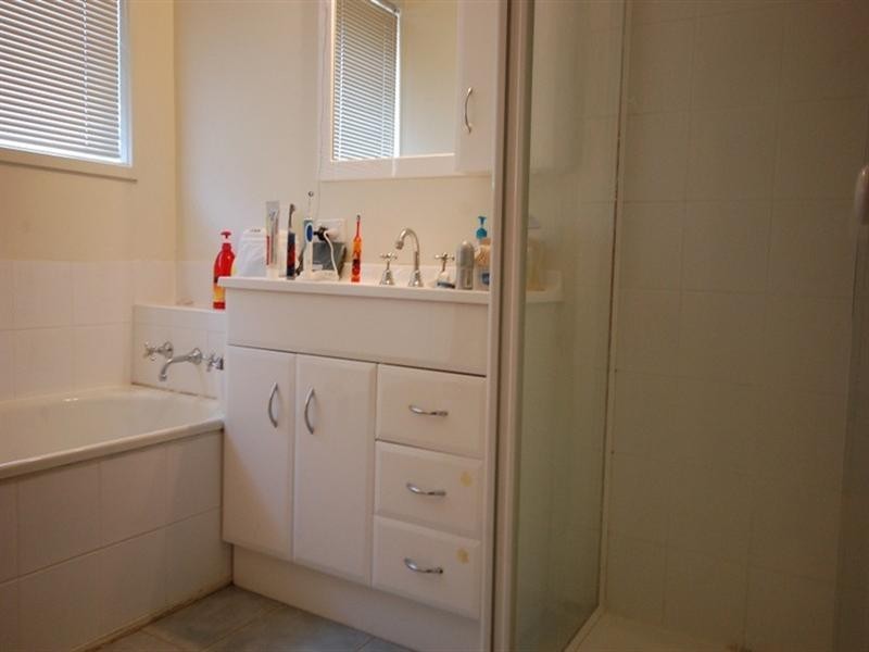 52 Cambridge Road, Kilsyth VIC 3137