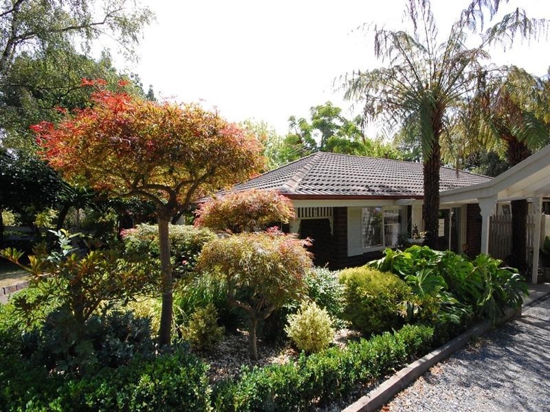 4 Loris Street, Silvan VIC 3795