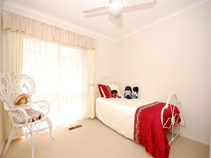 4 Loris Street, Silvan VIC 3795