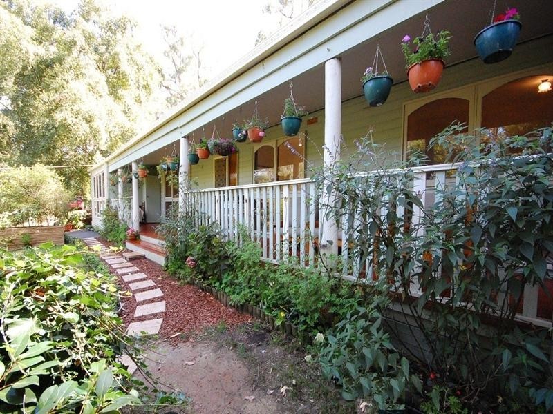 16 Joy Avenue, Mount Evelyn VIC 3796