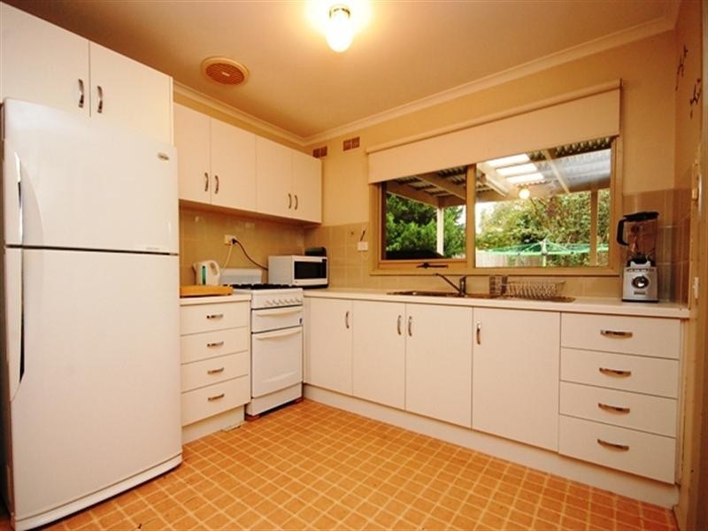 32 Churchill Drive, Mooroolbark VIC 3138