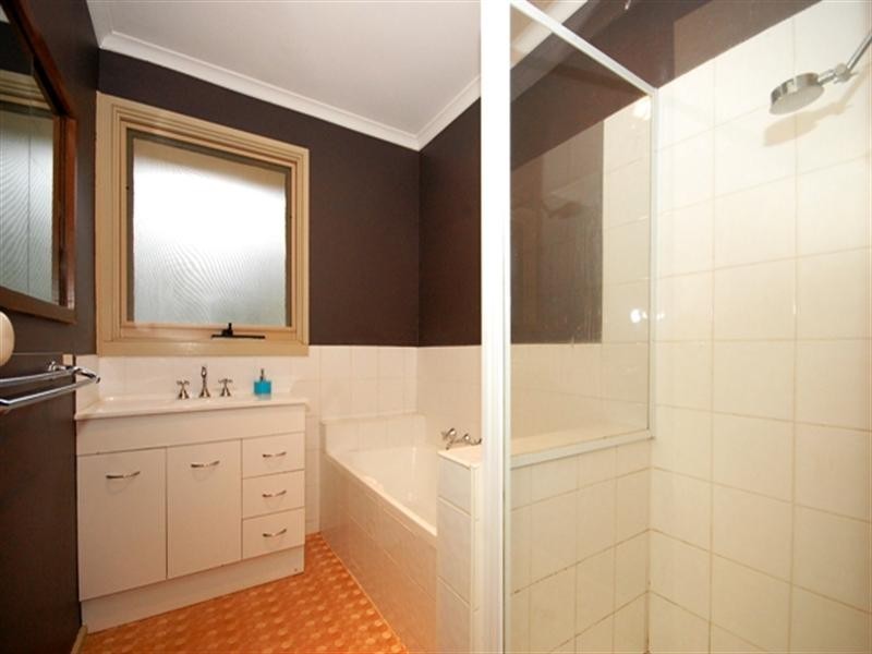 32 Churchill Drive, Mooroolbark VIC 3138