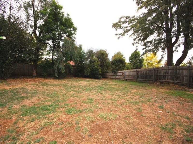 32 Churchill Drive, Mooroolbark VIC 3138