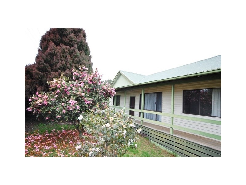 330 Warburton Highway, Wandin North VIC 3139