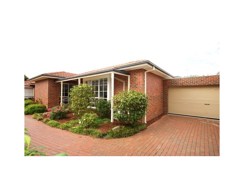 2/18 Baldwin Road, Blackburn VIC 3130