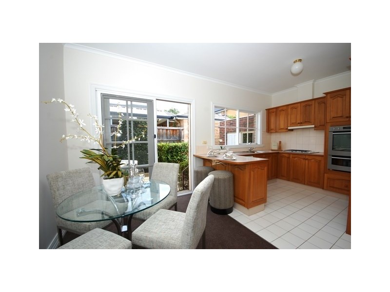 2/18 Baldwin Road, Blackburn VIC 3130