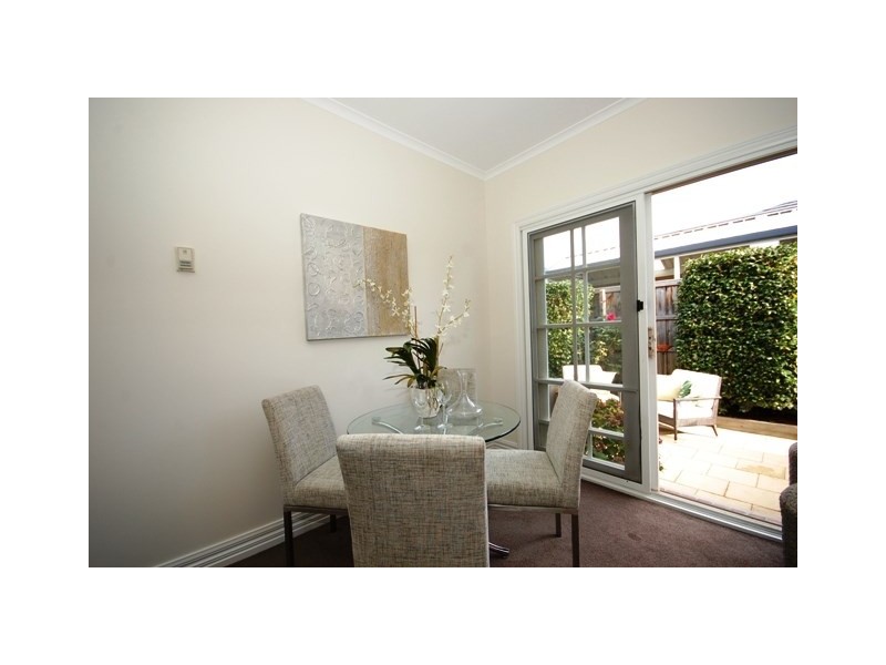 2/18 Baldwin Road, Blackburn VIC 3130