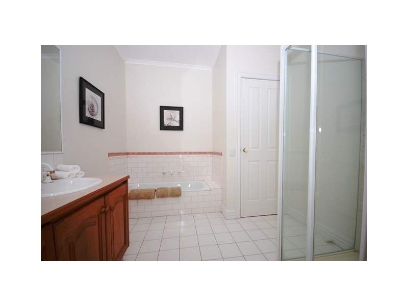 2/18 Baldwin Road, Blackburn VIC 3130