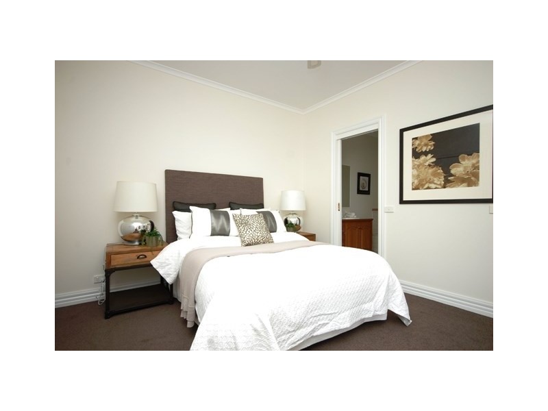 2/18 Baldwin Road, Blackburn VIC 3130