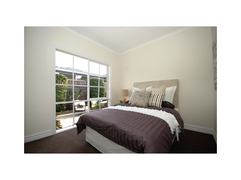 2/18 Baldwin Road, Blackburn VIC 3130