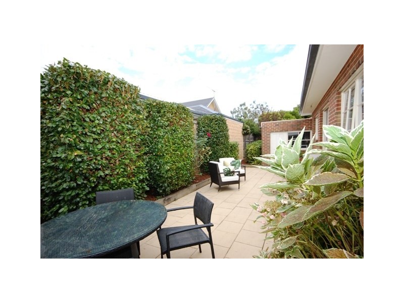 2/18 Baldwin Road, Blackburn VIC 3130