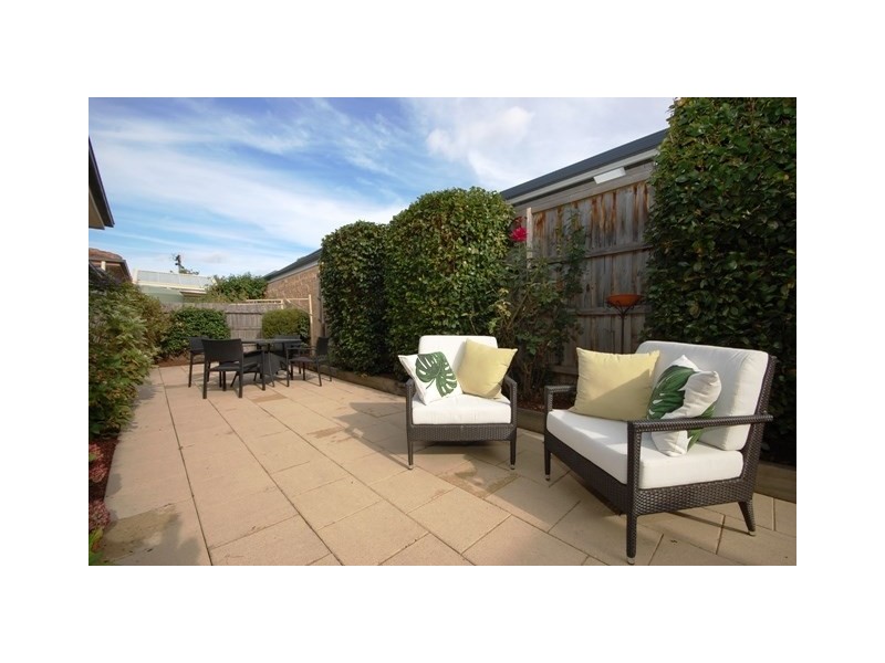 2/18 Baldwin Road, Blackburn VIC 3130